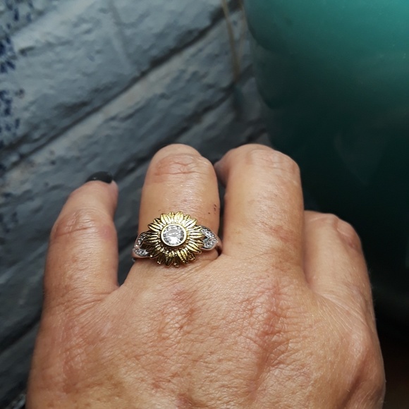 New Two Tone Silver Plated Sunflower Ring - Picture 4 of 5